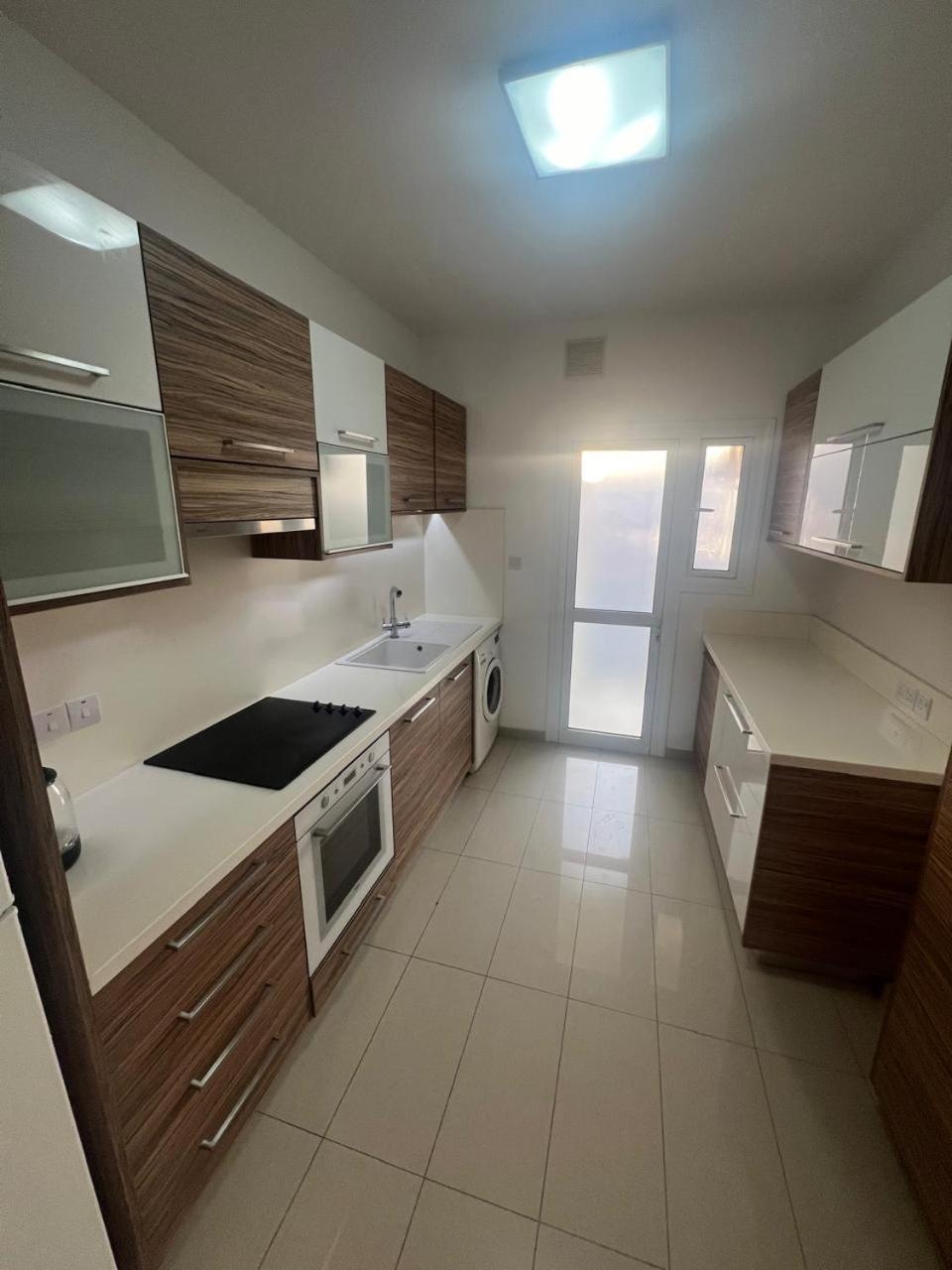 Takelena Apartments Лимасол Экстерьер фото